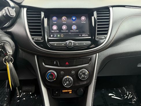 Used 2020 Chevrolet Trax LT image 28
