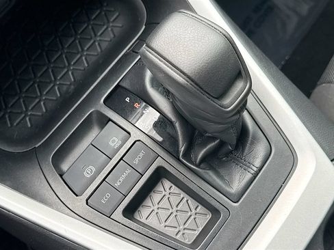 Used 2020 Toyota RAV4 LE FWD image 26