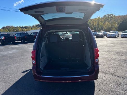 Used 2017 Dodge Grand Caravan SXT image 16