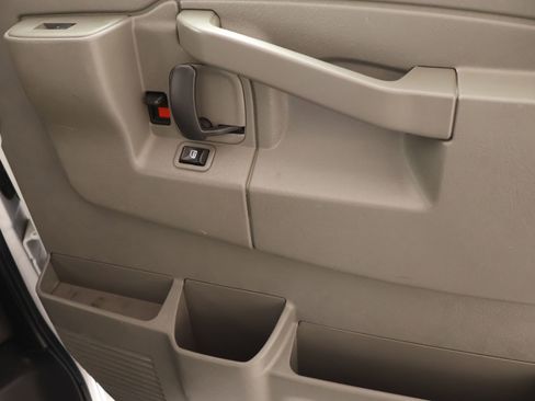 Used 2017 Chevrolet Express 2500 RWD image 13