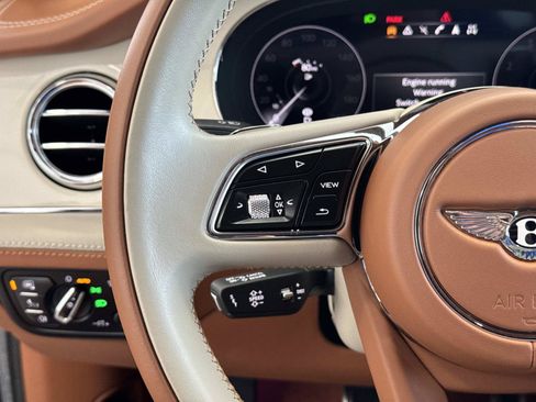 Used 2023 Bentley Bentayga Extended Wheelbase AWD/4WD image 22