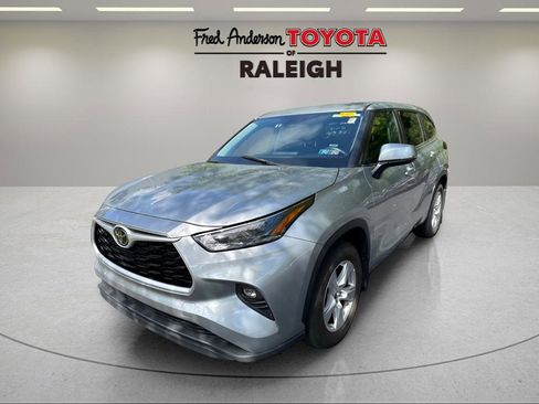 Used 2024 Toyota Highlander LE image 15