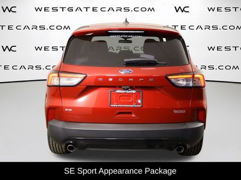 Used 2022 Ford Escape SE w/ SE Sport Appearance Package FWD image 4