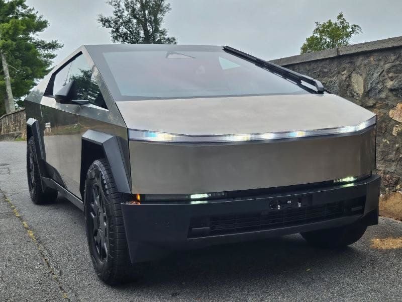 Used 2024 Tesla Cybertruck AWD Crew Cab image 12