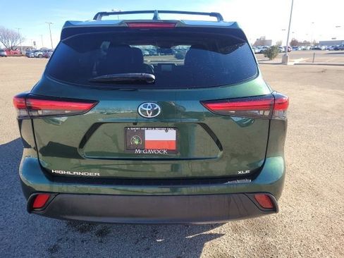 Used 2023 Toyota Highlander XLE image 7
