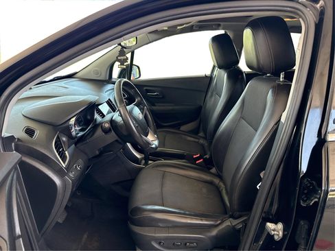 Used 2018 Chevrolet Trax LT w/ Sun & Sound Package AWD/4WD image 9