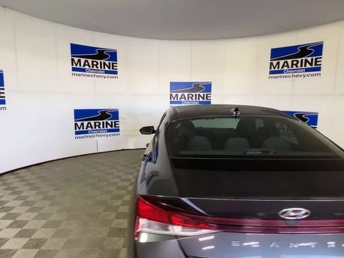 Used 2023 Hyundai Elantra SE w/ Cargo Package FWD image 9