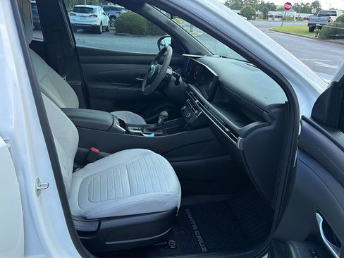 Used 2025 Hyundai Santa Cruz SE FWD image 13