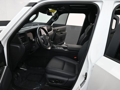 Used 2024 Lexus GX 550 AWD/4WD image 12