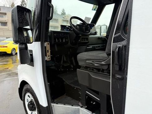 Used 2024 Chevrolet Brightdrop 600 w/ Commercial Equipment Package AWD/4WD image 17