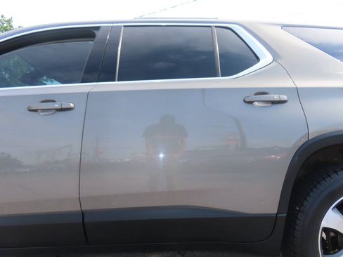 Used 2018 Chevrolet Traverse LT FWD image 28