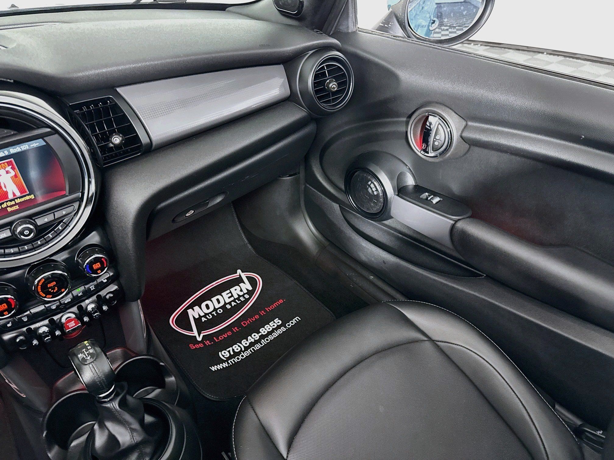 Used 2019 MINI Cooper Convertible w/ Premium Package FWD image 32