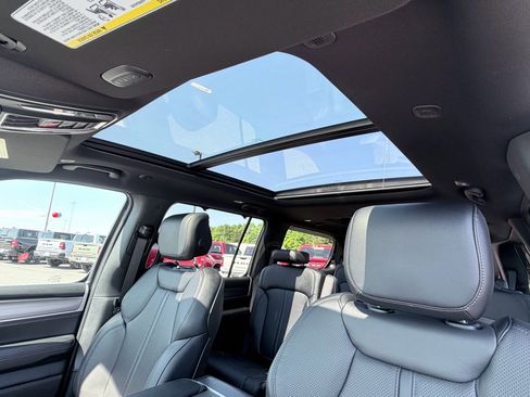New 2026 Jeep Grand Wagoneer Limited AWD/4WD image 11