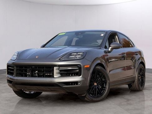 Used 2025 Porsche Cayenne Coupe image 1