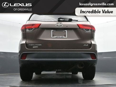 Used 2017 Toyota Highlander XLE FWD image 13