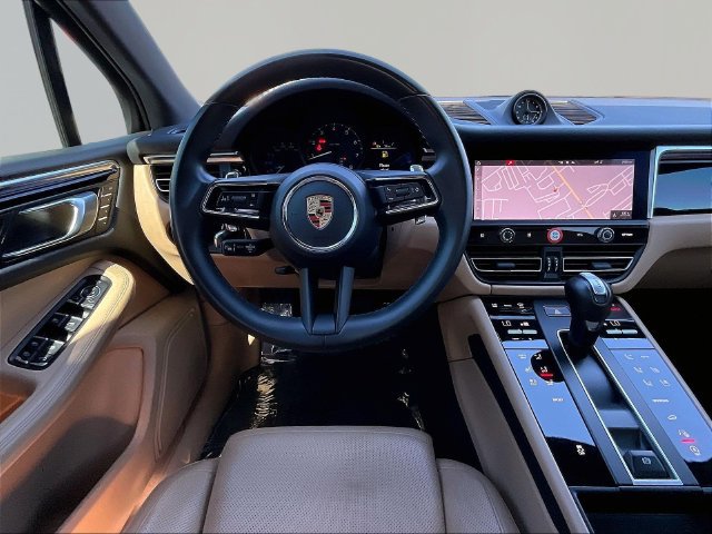 Used 2023 Porsche Macan AWD/4WD image 10