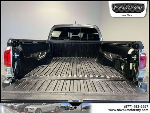 Used 2022 Toyota Tacoma TRD Sport image 12