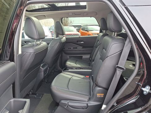 Used 2024 Nissan Pathfinder SL w/ SL Premium Package image 20