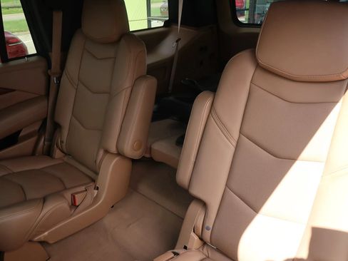Used 2017 Cadillac Escalade Platinum AWD/4WD image 23