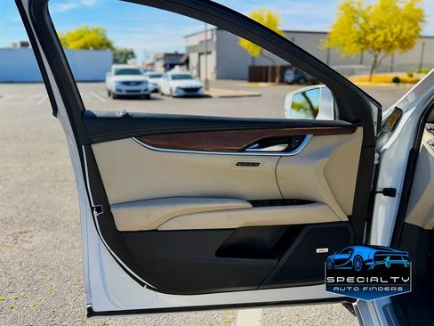 Used 2019 Cadillac XTS Luxury image 10