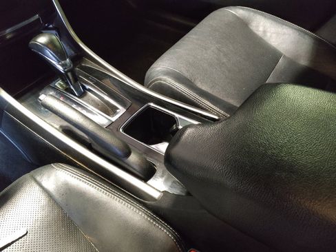 Used 2017 Honda Accord Sport image 26