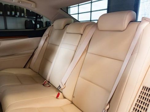 Used 2013 Lexus ES 300h w/ Premium Pkg image 25