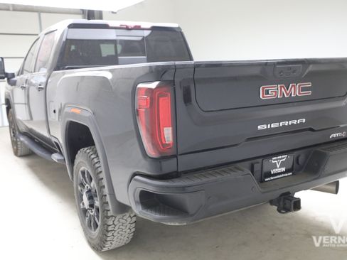 Used 2022 GMC Sierra 2500 AT4 w/ AT4 Premium Plus Package AWD/4WD image 2
