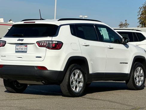 Used 2025 Jeep Compass Latitude image 2