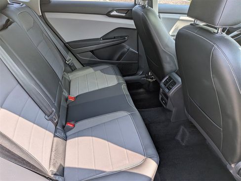 Used 2022 Volkswagen Taos SE w/ Panoramic Sunroof Package image 26