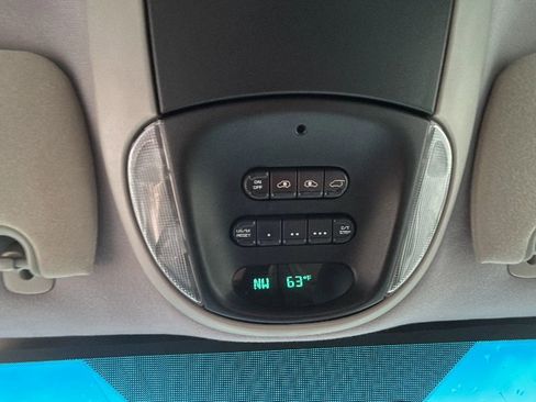 Used 2004 Chrysler Town & Country Touring FWD image 28