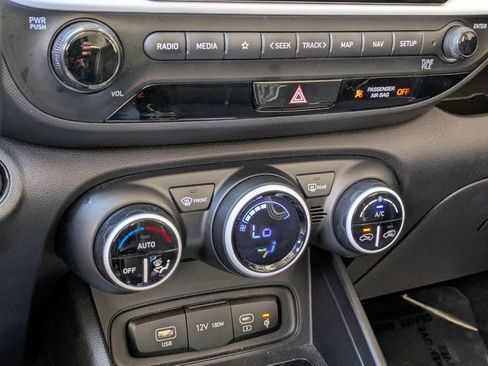 Used 2025 Hyundai Venue Limited FWD image 17