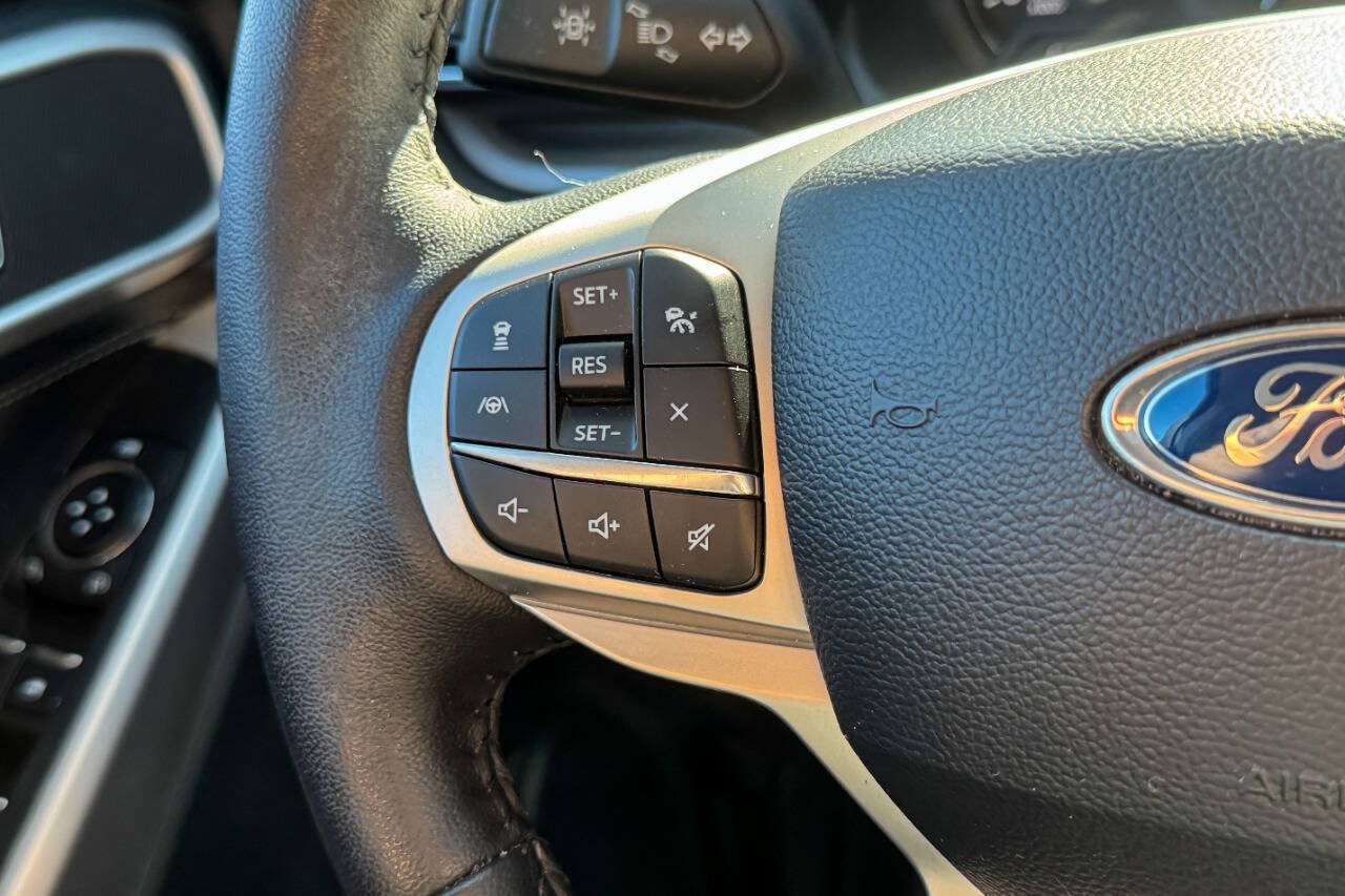 Used 2024 Ford Explorer XLT w/ Equipment Group 202A AWD/4WD image 27