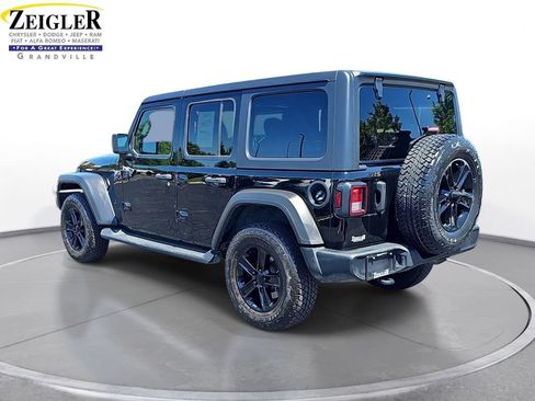 Used 2022 Jeep Wrangler Unlimited Sport AWD/4WD image 7