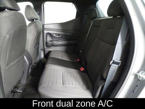 Used 2024 Hyundai Santa Cruz SEL image 11