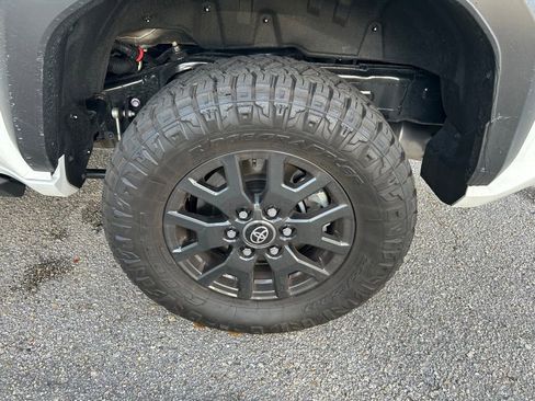 Used 2025 Toyota 4Runner SR5 image 9