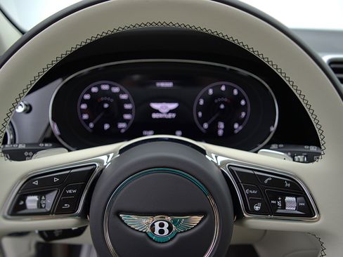 Certified 2023 Bentley Bentayga Extended Wheelbase image 22