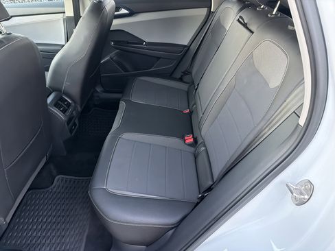 Used 2024 Volkswagen Taos SE image 20