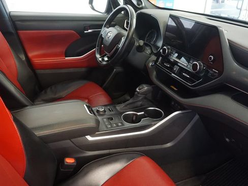 Used 2023 Toyota Highlander XSE AWD/4WD image 25