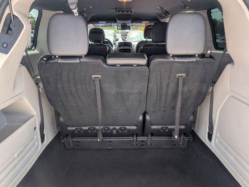 Used 2019 Dodge Grand Caravan SXT FWD image 12