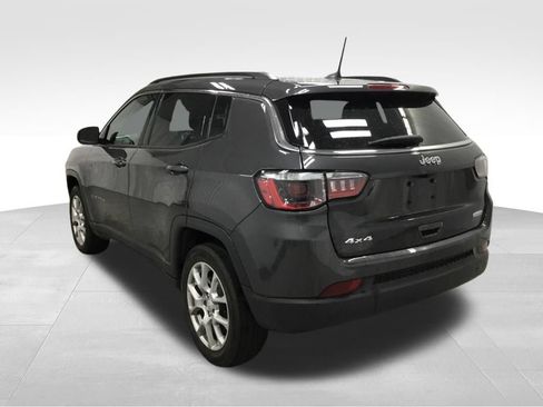 Used 2024 Jeep Compass Latitude AWD/4WD image 14