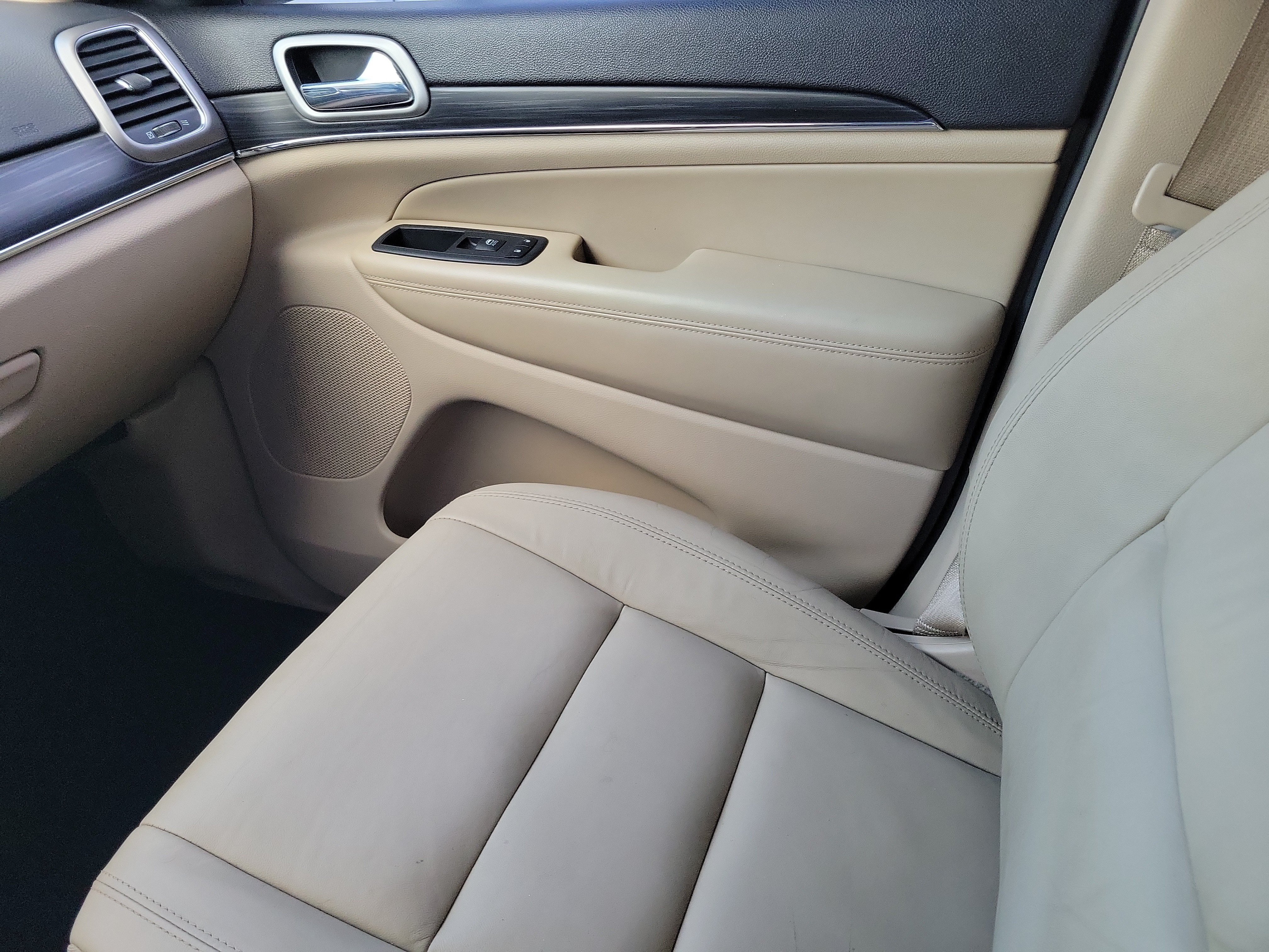 Used 2020 Jeep Grand Cherokee Limited RWD image 16