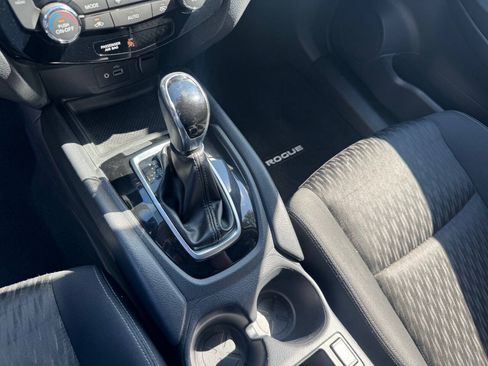 Used 2020 Nissan Rogue SV FWD image 15