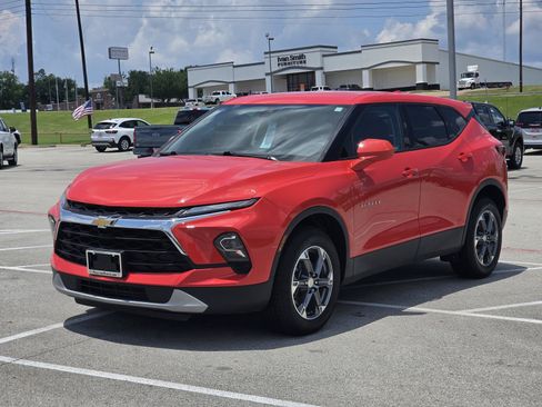 Used 2025 Chevrolet Blazer LT AWD/4WD image 3