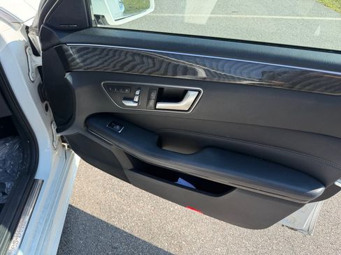 Used 2016 Mercedes-Benz E 350 Sedan image 35