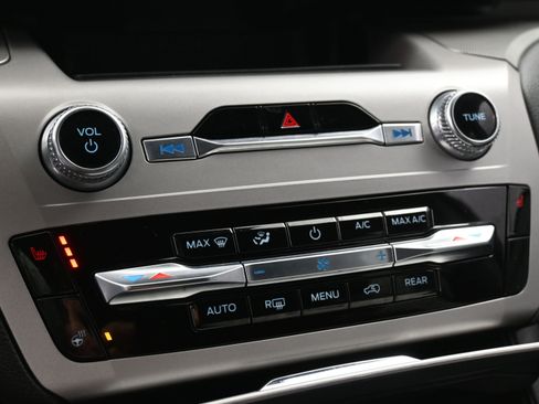 Used 2023 Ford Explorer XLT w/ Equipment Group 202A image 24