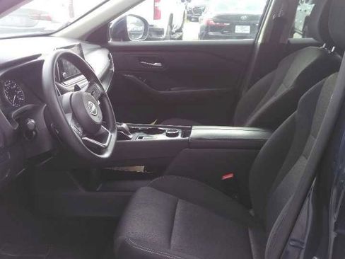 Used 2024 Nissan Rogue SV AWD/4WD image 8