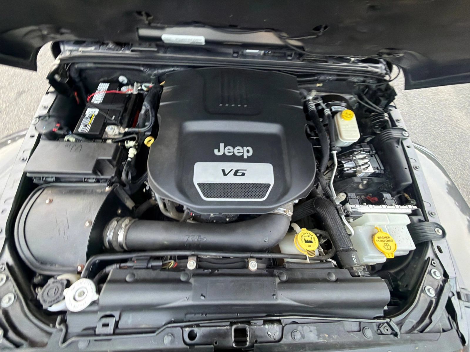 Used 2017 Jeep Wrangler Unlimited Sahara AWD/4WD image 12