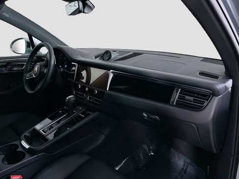 Certified 2026 Porsche Macan AWD/4WD image 31