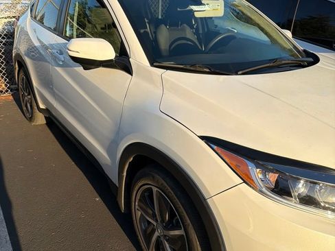Used 2021 Honda HR-V EX image 3