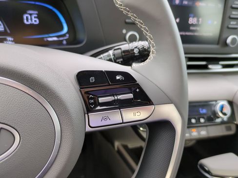 Certified 2025 Hyundai Elantra Sport FWD image 18